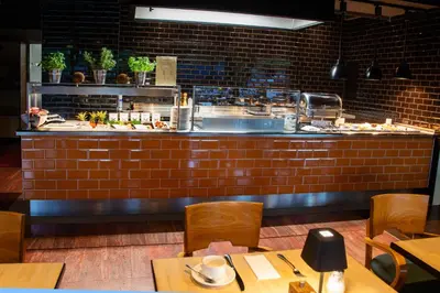 Ein Restaurant oder anderes Speiselokal in der Unterkunft Best Western Premier Airporthotel Berlin