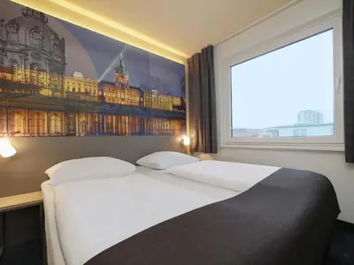 Ein Bett oder Betten in einem Zimmer der Unterkunft B&B Hotel Berlin City-West