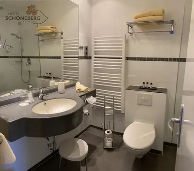 Ein Badezimmer in der Unterkunft Hotel Schöneberg