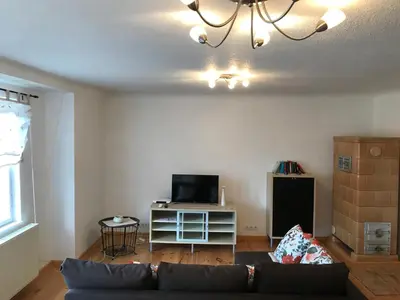 TV/Unterhaltungsangebot in der Unterkunft Sanierte möblierte Altbauwohnung am Waldrand für bis zu 6 Personen
