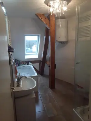 Ein Badezimmer in der Unterkunft Schwarzer Adler Ferienwohnung mit 3 Schlafzimmern und 2 WC