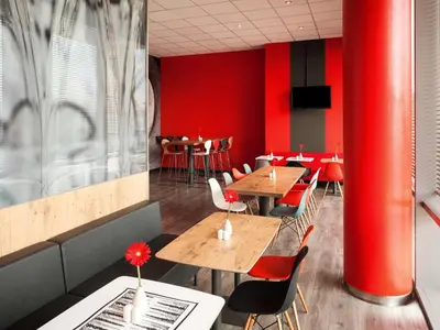 Ein Sitzbereich in der Unterkunft ibis Hotel Berlin Spandau