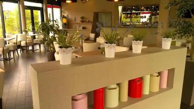 Ein Restaurant oder anderes Speiselokal in der Unterkunft Plaza Inn Berlin Süd Ludwigsfelde