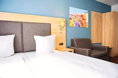 Ein Bett oder Betten in einem Zimmer der Unterkunft BlnCty Hotel