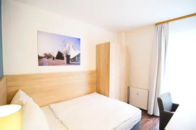 Ein Bett oder Betten in einem Zimmer der Unterkunft BlnCty Hotel
