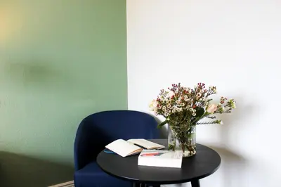 Ein Sitzbereich in der Unterkunft Good Morning + Berlin City East