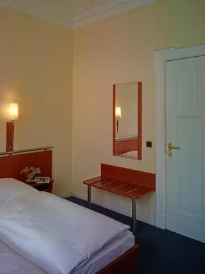 Ein Bett oder Betten in einem Zimmer der Unterkunft Kurfürst am Kurfürstendamm