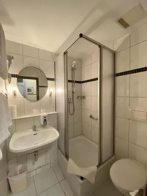 Ein Badezimmer in der Unterkunft Kurfürst am Kurfürstendamm