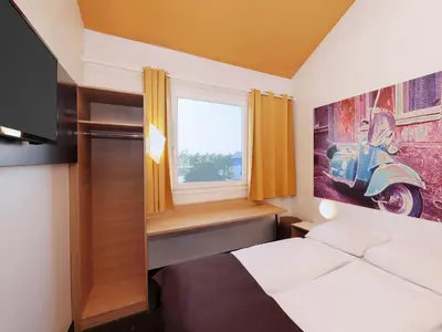 Ein Bett oder Betten in einem Zimmer der Unterkunft B&B Hotel Berlin Genshagen-Süd