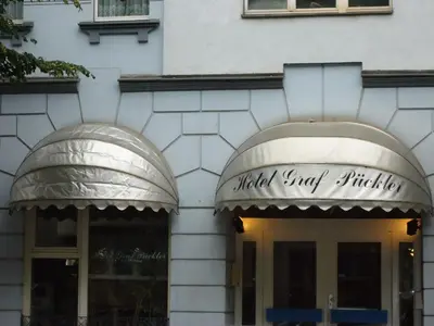 Eine Fassade oder ein Eingang zu Hotel Graf Pückler