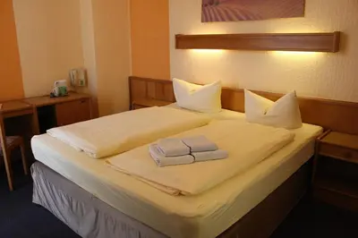 Ein Bett oder Betten in einem Zimmer der Unterkunft Hotel Graf Pückler