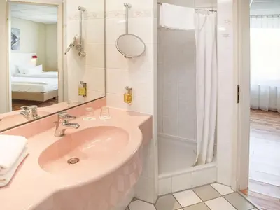 Ein Badezimmer in der Unterkunft Hotel am Schloß Köpenick by Golden Tulip