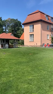 Ein Garten an der Unterkunft Haus Brandenburg