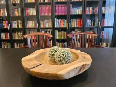Die Bibliothek im Hotel