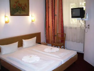 Ein Bett oder Betten in einem Zimmer der Unterkunft Hotel Messe am Funkturm