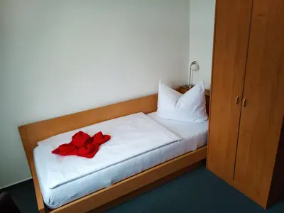Ein Bett oder Betten in einem Zimmer der Unterkunft Altstadtpension Brandenburg