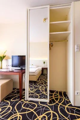 Ein Bett oder Betten in einem Zimmer der Unterkunft relexa hotel Stuttgarter Hof
