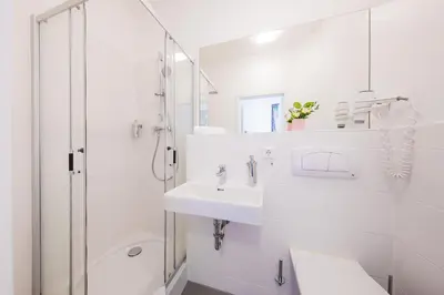 Ein Badezimmer in der Unterkunft CALMA Berlin Mitte
