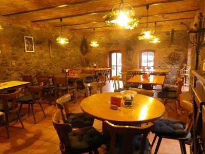 Ein Restaurant oder anderes Speiselokal in der Unterkunft Alte Malztenne im Herzen der Schorfheide