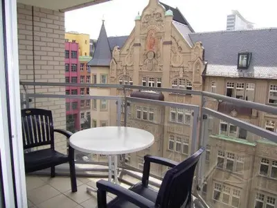Ein Balkon oder eine Terrasse in der Unterkunft TopDomizil Apartments Checkpoint Plaza