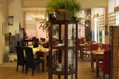Ein Restaurant oder anderes Speiselokal in der Unterkunft Arthotel Landhaus Zur Alten Gärtnerei