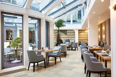 Ein Sitzbereich in der Unterkunft Classik Hotel Alexander Plaza