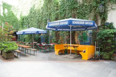 Ein Garten an der Unterkunft Steps-Hotel