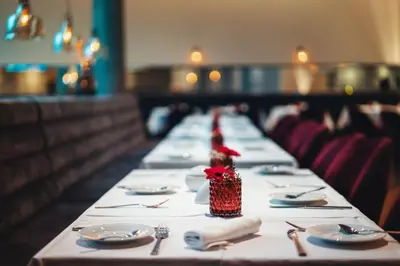 Ein Restaurant oder anderes Speiselokal in der Unterkunft Holiday Inn Berlin City Center East Prenzlauer Berg by IHG