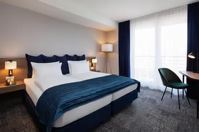 Ein Bett oder Betten in einem Zimmer der Unterkunft Holiday Inn Berlin City Center East Prenzlauer Berg by IHG