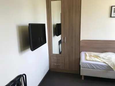 Ein Bett oder Betten in einem Zimmer der Unterkunft Hotel Gasthof Goldener Hahn