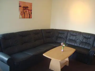 Ein Sitzbereich in der Unterkunft Hotel Gasthof Goldener Hahn