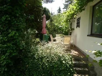 Ein Garten an der Unterkunft gemütliches Gästehaus Berlin Bohnsdorf, nähe Flughafen Schönefeld