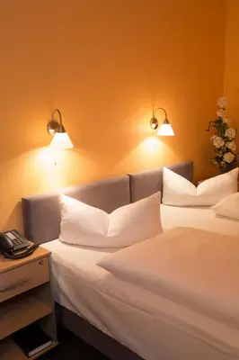 Ein Bett oder Betten in einem Zimmer der Unterkunft Hotel am Hermannplatz