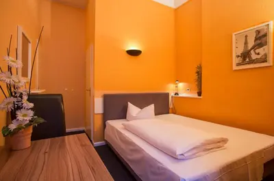 Ein Bett oder Betten in einem Zimmer der Unterkunft Hotel am Hermannplatz