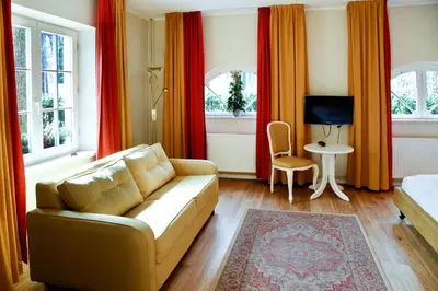 Ein Sitzbereich in der Unterkunft Hotel Kronprinz