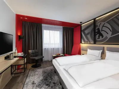 Ein Bett oder Betten in einem Zimmer der Unterkunft ibis Styles Berlin Treptow