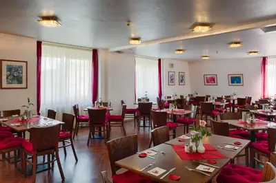 Ein Restaurant oder anderes Speiselokal in der Unterkunft Comfort Hotel Bernau