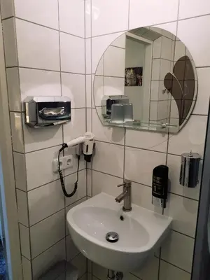 Ein Badezimmer in der Unterkunft Bölsche Hotel