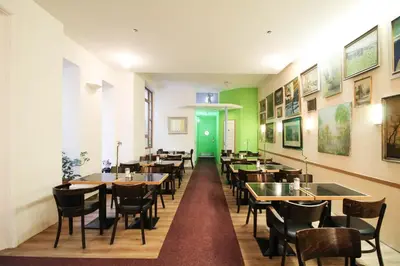 Ein Restaurant oder anderes Speiselokal in der Unterkunft Hotel Sachsenhof