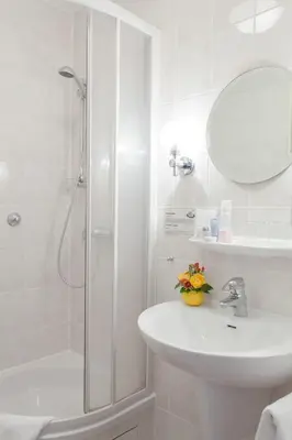 Ein Badezimmer in der Unterkunft Hotel Benn