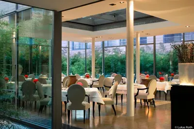 Ein Restaurant oder anderes Speiselokal in der Unterkunft The Mandala Berlin, a Member of Design Hotels