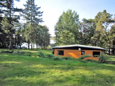 Das Gebäude in dem sich das Ferienhaus befindet