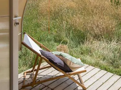 Ein Garten an der Unterkunft Coco Sweet Zelte am Strandbad