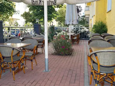 Ein Restaurant oder anderes Speiselokal in der Unterkunft Hotel Karlshorst