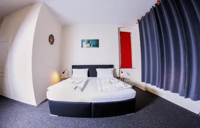 Ein Bett oder Betten in einem Zimmer der Unterkunft Hotel Karlshorst