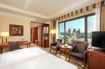 Ein Bett oder Betten in einem Zimmer der Unterkunft JW Marriott Hotel Berlin