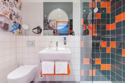 Ein Badezimmer in der Unterkunft Holiday Inn - the niu, Amity Potsdam by IHG
