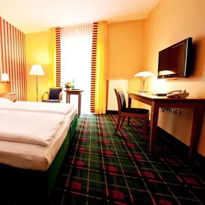 Ein Bett oder Betten in einem Zimmer der Unterkunft Grünau Hotel