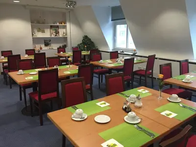 Ein Restaurant oder anderes Speiselokal in der Unterkunft Hotel Kaiserhof