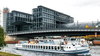 Blick auf einen Fluss in der Nähe des Hotels